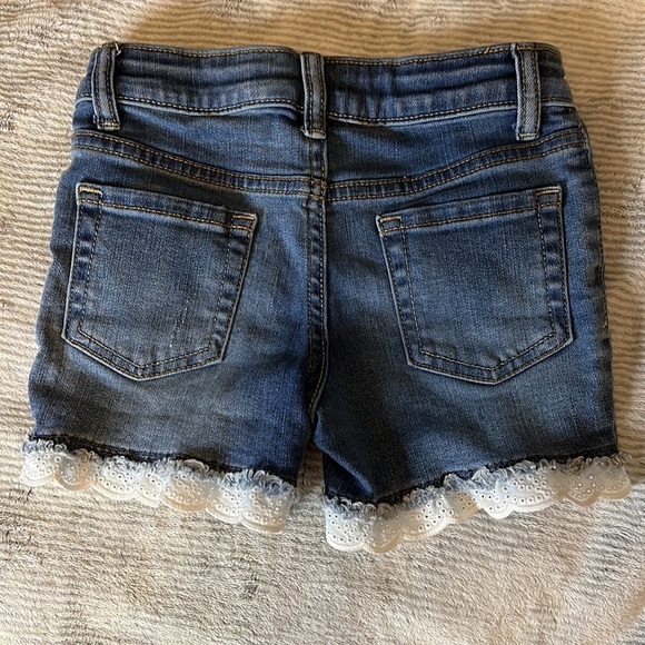 Cat & Jack Girls Denim Super Stretch Shorts Laced Hem Size XS 4/5 - Picture 6 of 7